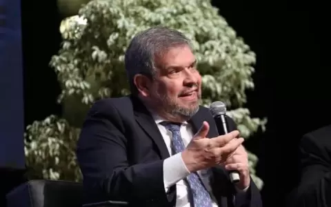 Estatales deber�an agradecer en vez de pedir aumento salarial