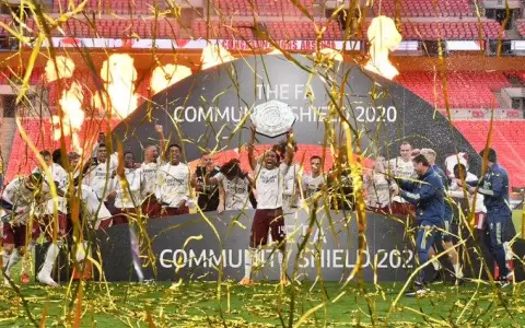 Arsenal se consagr� campe�n de la Community Shield