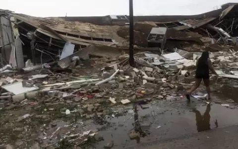 Hurac�n deja estela de destrucci�n en EE.UU.