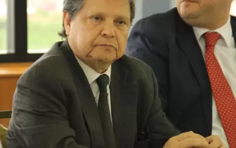 Ministro del interior internado