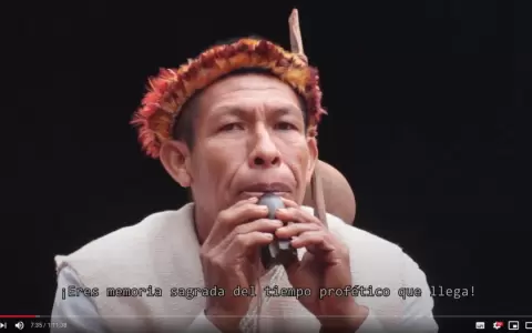 "Portar nuestra corona de plumas"