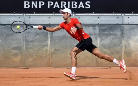 Novak Djokovic derrota a Filip Krajinovic y avanza a cuartos