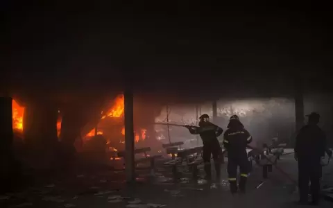Incendio arrasa el mayor campo de refugiados de Europa