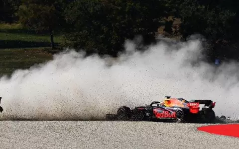 Hamilton lleg� primero en una carrera de locos en la Toscana