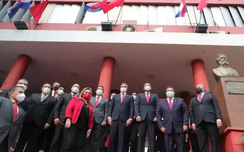 Convenci�n para pr�rroga ilegal de mandato en ANR