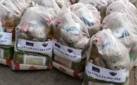 Familia de Denis prepara distribuci�n de v�veres exigidos por el EPP