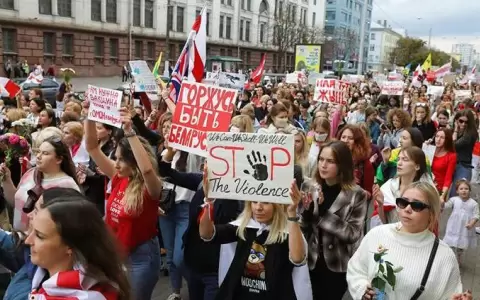 Mujeres protagonizan marcha en Minsk contra la violencia policial
