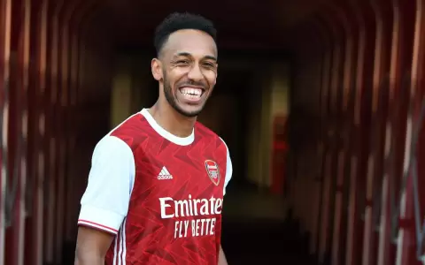 Aubameyang renueva con el Arsenal por tres a�os m�s