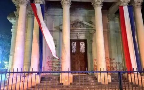 Caso Pante�n: J�venes pr�fugas son escoltadas a Buenos Aires