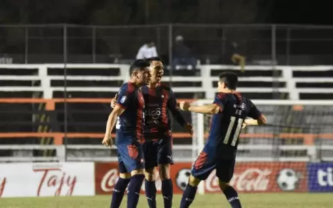 El Cicl�n suma su d�cima victoria consecutiva y acaricia el t�tulo
