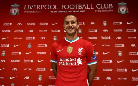 Thiago Alc�ntara es presentado como nuevo jugador del Liverpool