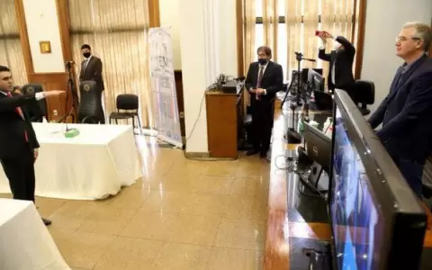 MEC blanquea t�tulo del diputado Rivas