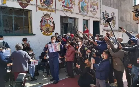 Elecciones en Bolivia: Luis Arce, candidato de Evo Morales, fue el primero en emitir su voto