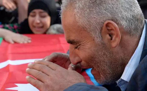 Miles de desplazados por guerra entre Armenia y Azarbaiyan