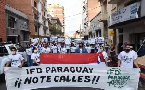 Estudiantes de docencia protestan por fallas en sistema virtual de examen