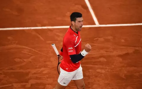 Novak Djokovic supera en tres sets corridos al ruso Karen Khachanov