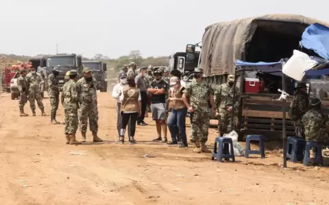 Asisten a bomberos y a familias afectadas por los incendios
