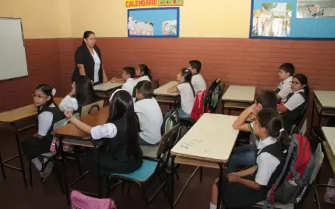 Directores emplazan al ministro de Educaci�n para aclarar la no vuelta a clases