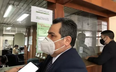 Con nuevas chicanas, diputado Tom�s Rivas logra suspender audiencia preliminar