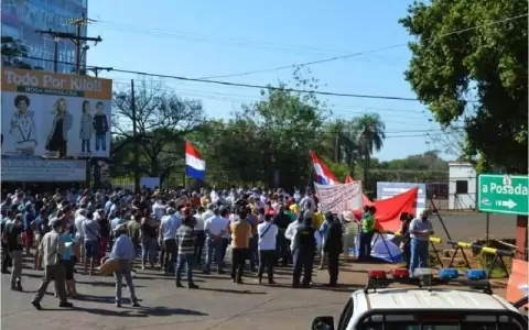 Comerciantes y paseros se movilizan por apertura de frontera con Argentina