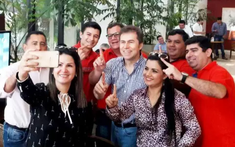 �El liderazgo no cae del cielo�, admite gobernador Roberto Vaesken