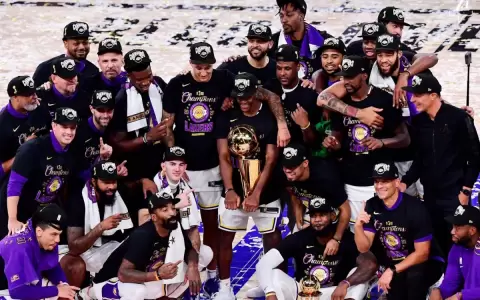 Los Angeles Lakers celebran su decimos�ptimo anillo de la NBA recordando a Kobe Bryant