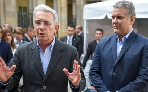 �lvaro Uribe recuper� su libertad en Colombia