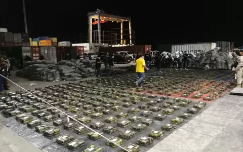 Descubren m�s de 2.000 kilos de droga en puerto privado