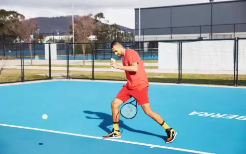 Nick Kyrgios compara a Roger Federer con Michael Jordan