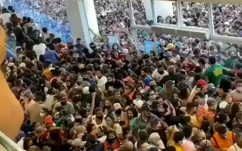 Brasil: multitudinaria inauguraci�n el mismo d�a que el pa�s lleg� a 150 mil muertos por Covid-19