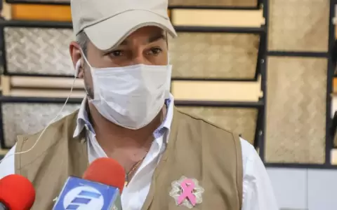 Abdo confirma cambios en Hacienda y en el MIC
