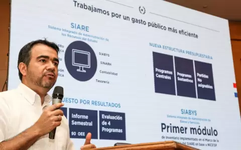 �scar LLamosas en l�nea de sucesi�n para Hacienda