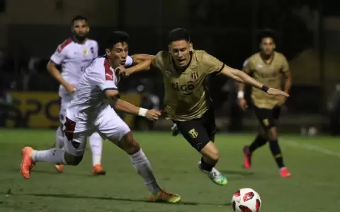Guaran� y Cerro Porte�o igualan en un partido con mucha intensidad