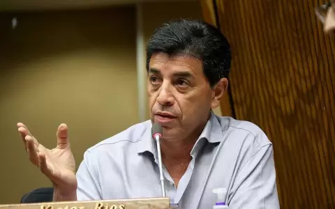 V�ctor R�os pide remoci�n de Petta y Benigno L�pez