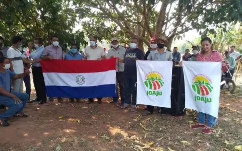 Gremios oficializan denuncia contra parlamentarios opositores