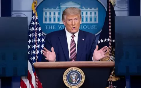 Trump contra Facebook y Twitter