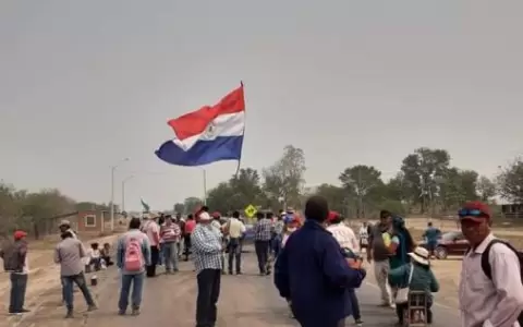 Ante promesas incumplidas, pobladores de Irala Fernandez cierran ruta Transchaco