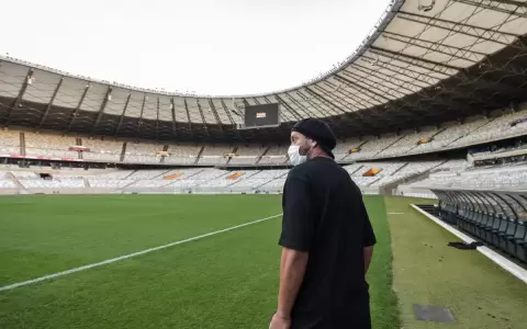 Ronaldinho da positivo al Covid-19