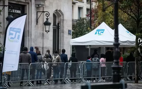 Los casos de coronavirus desbordan los hospitales en Francia