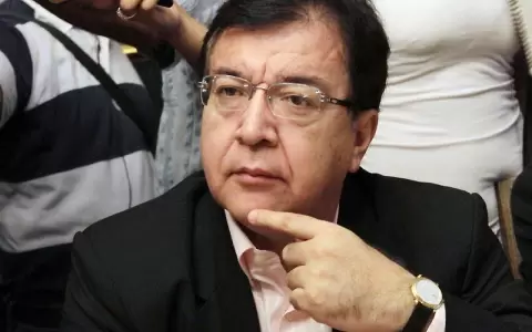 Benigno dejar�a Hacienda y Duarte Frutos suena en Itaip�