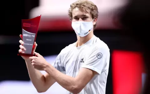 Zverev se corona en Colonia tras superar a Schwartzman