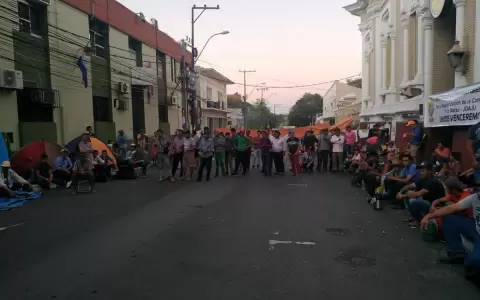 Campesinos vuelven a marchar por Ley de Bonos en el centro de Asunci�n