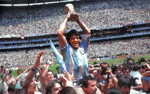 Diego Maradona: De Villa Fiorito a la cima del f�tbol mundial