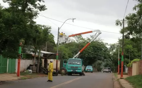 Tras dos d�as ANDE reitera que electricidad para 20.000 usuarios se repondr� al mediod�a
