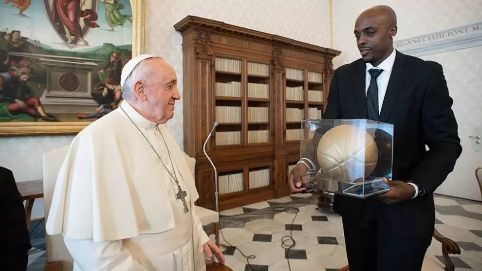 El Papa Francisco recibi� a jugadores de la NBA