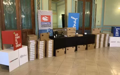 UNA recibe 800 computadoras con Internet