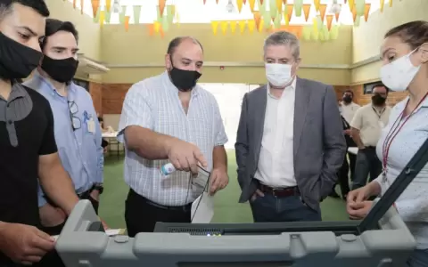 Presidente del TSJE recorri� locales de votaci�n para Elecciones de Abogados