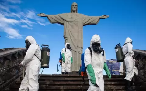 Bolsonaro festej� la suspensi�n de ensayos de la vacuna china