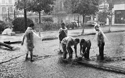 Las lluvias de Asunci�n en la mirada de Klaus Henning