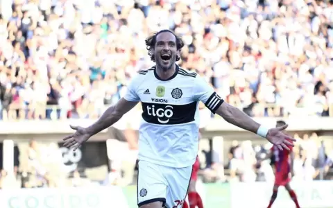 Roque Santa Cruz y el aniversario de los cuatro goles a Cerro Porte�o